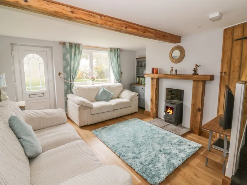 2 Hillside Cottages, Kirton - Image 1