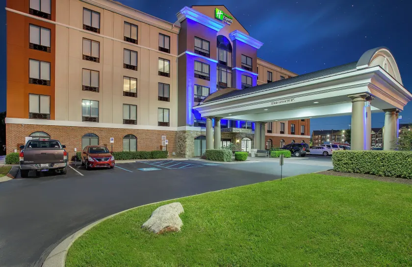 Holiday Inn Express & Suites Lebanon-Nashville Area by IHG - Image 1