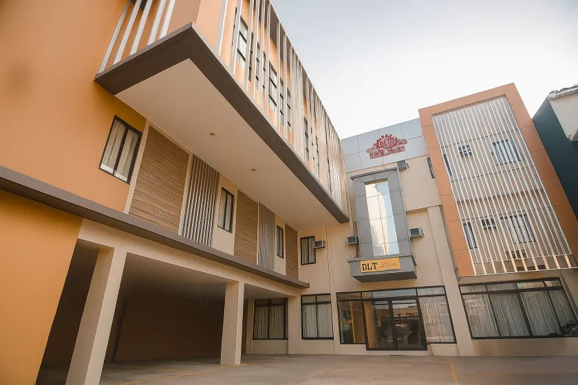 DLT Suites Cebu powered by Cocotel - Image 1