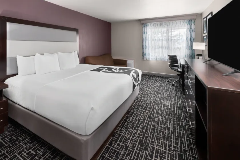 La Quinta Inn & Suites by Wyndham Fort Collins, Colorado - Image 1