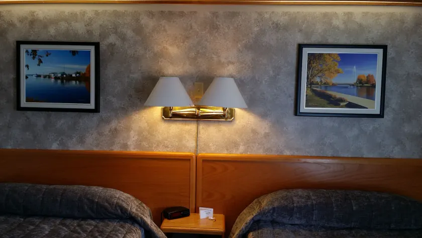 Lakeview Inn - Image 1