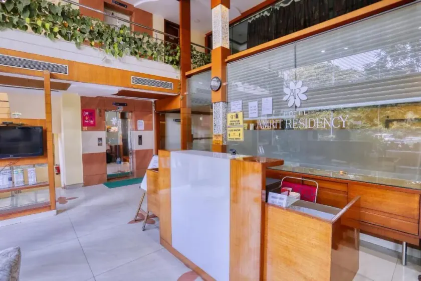 Hotel Amrit Residency - Vestíbulo
