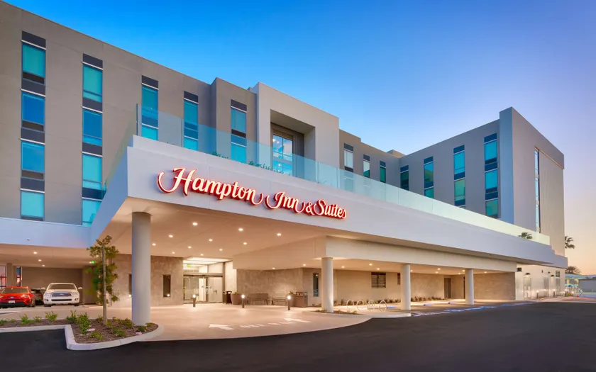 Hampton Inn  & Suites Anaheim Resort Convention Center - Image 1