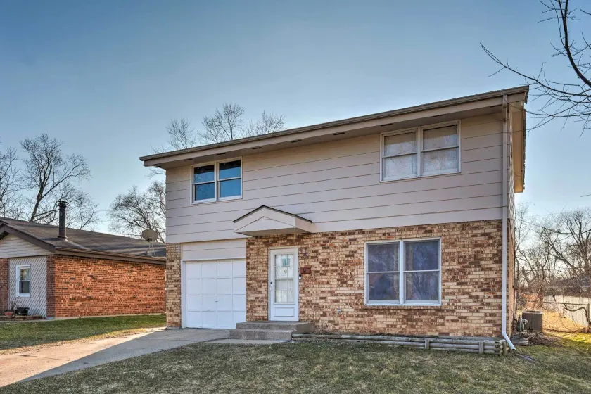 Family-Friendly Rockford Home w/ Private Yard! - Image 1