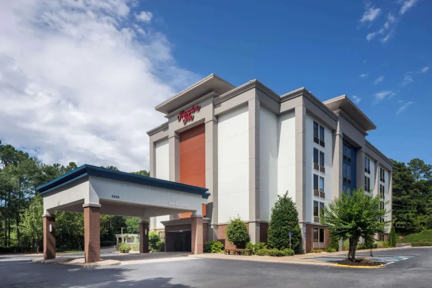 Hampton Inn Atlanta-Northlake - Image 1