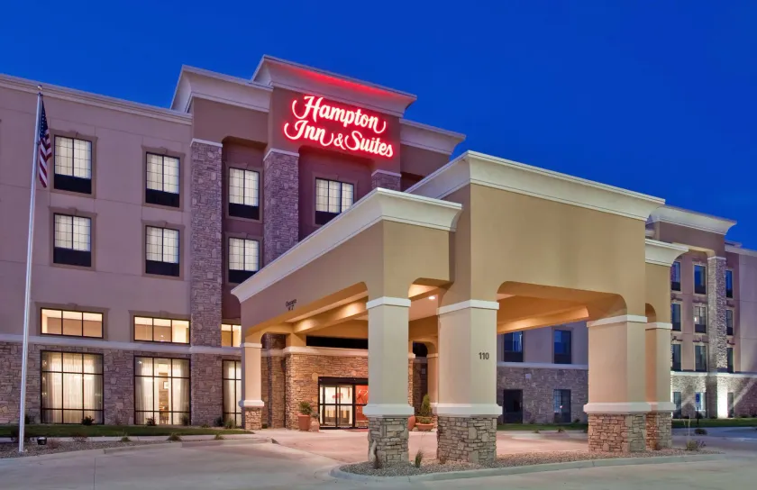 Hampton Inn & Suites Dickinson - Image 1