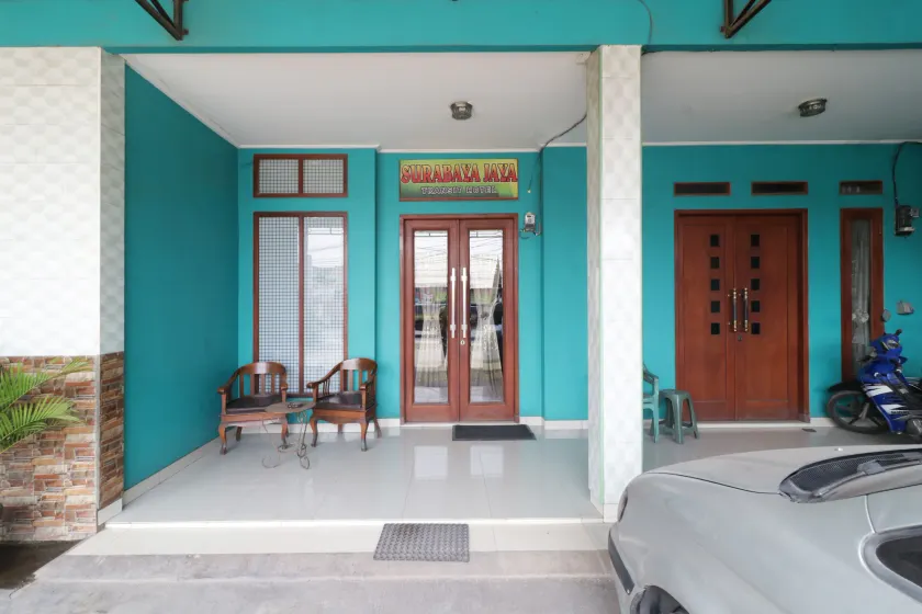 Surabaya Jaya Hotel near Soekarno Hatta Airport Redpartner - Image 1