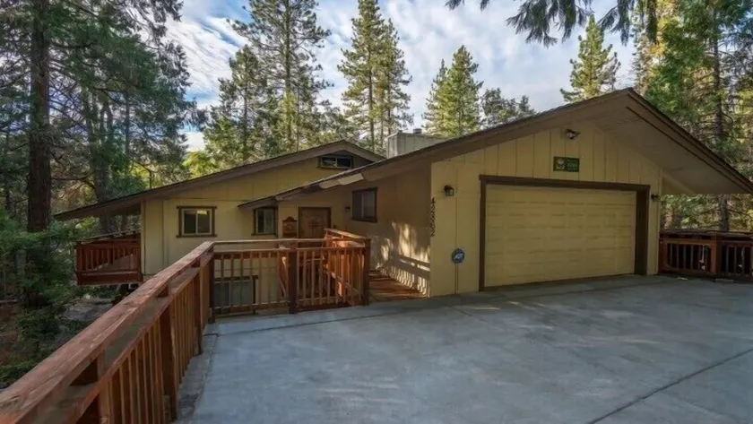 Sierra Springs AVEC CLIMATISATION !!! Situé à Yosemite Forks Estates 4 chambres et 2 - Image 1