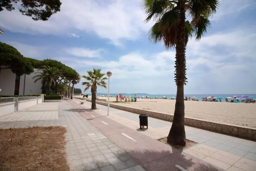 LITORAL COSTA DORADA - PINS I MAR Only families - Image 1