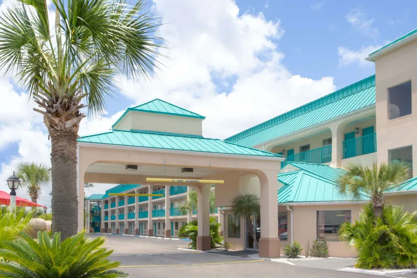 Days Inn by Wyndham Gulfport - Image 1