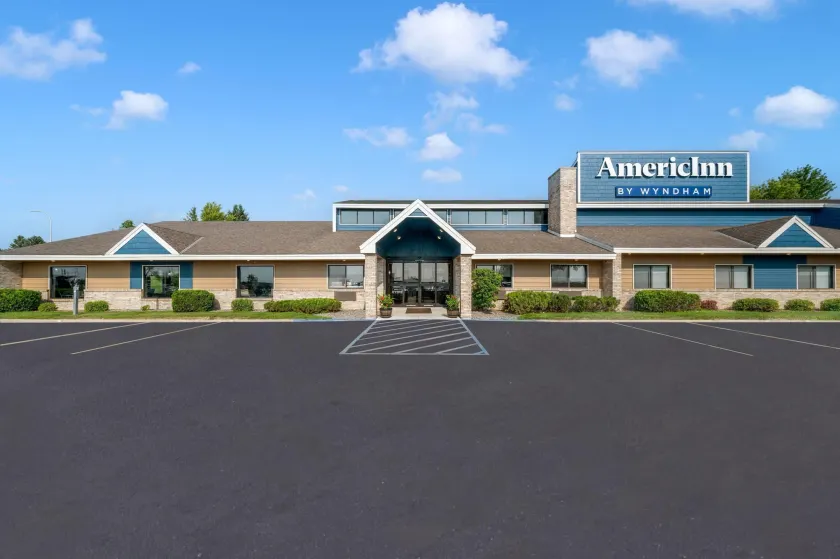 AmericInn by Wyndham Fergus Falls Conference Center - Image 1