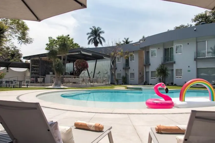 Xhiara Hotel - Image 1