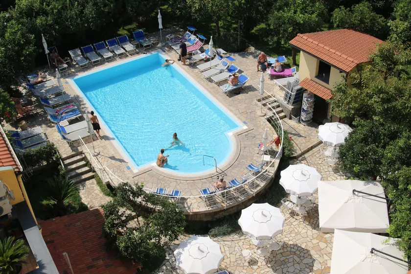 Hotel Tourist - Image 1