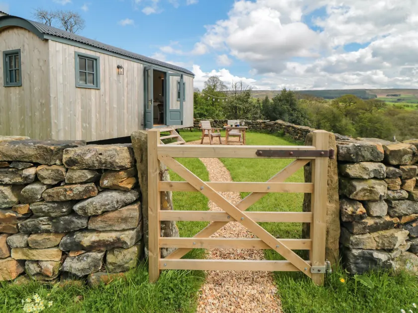 Sheep Cote Shepherds Hut - Image 1