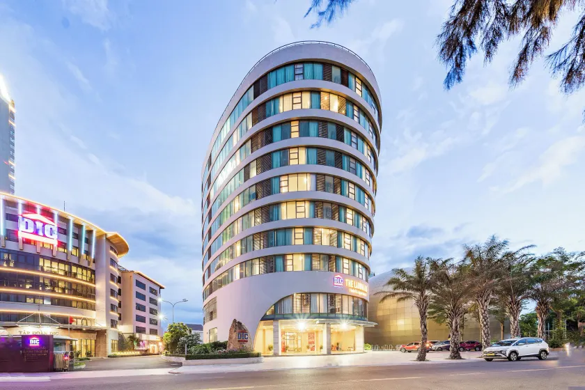 DIC Star Landmark - Image 1