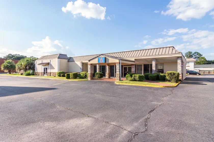 Motel 6-Warner Robins, GA - Image 1