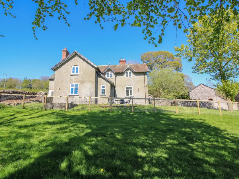 Beach Farmhouse - Image 1