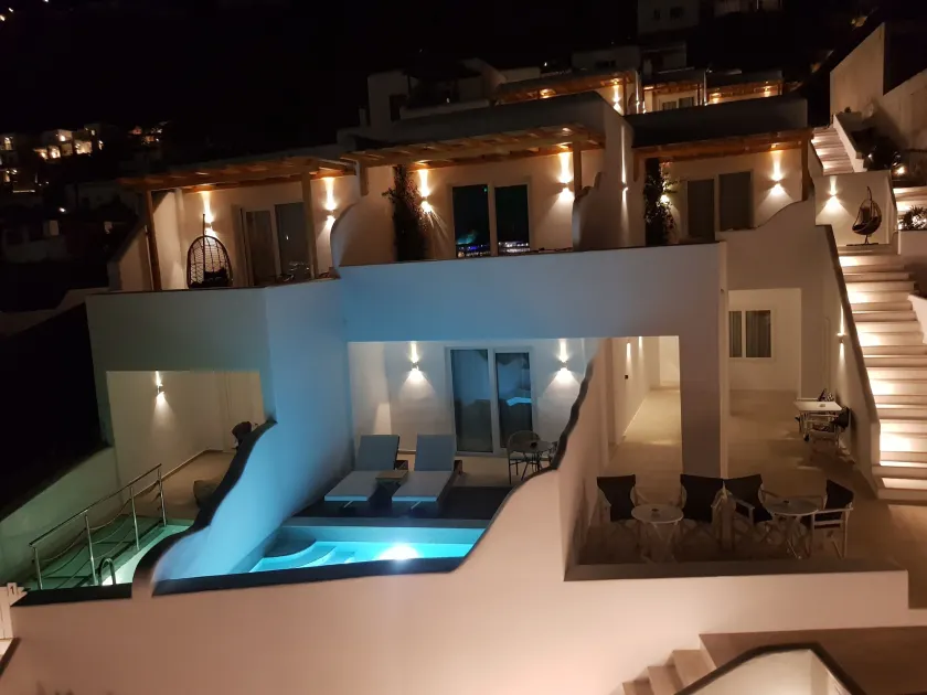 Avra Luxury Suites Mykonos - Image 1