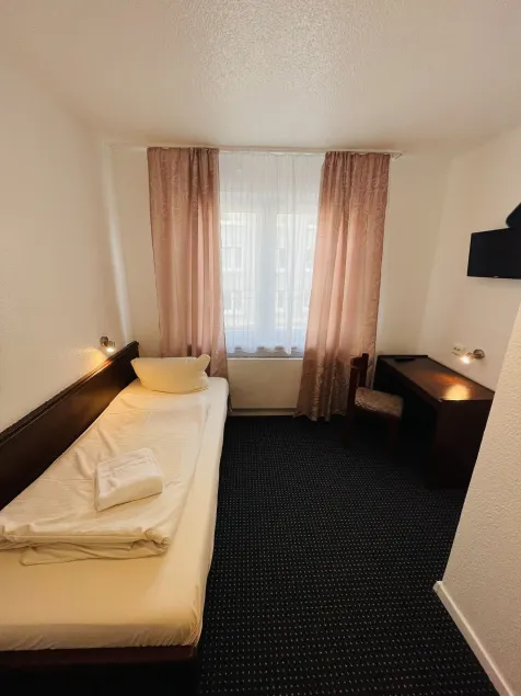 Brunnen Hotel - Image 1