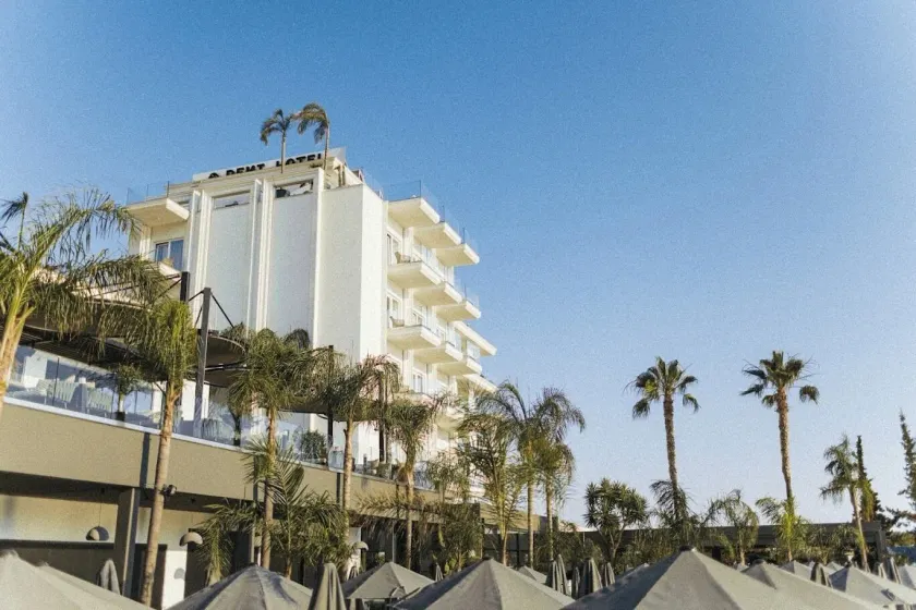 Demi Hotel - Image 1