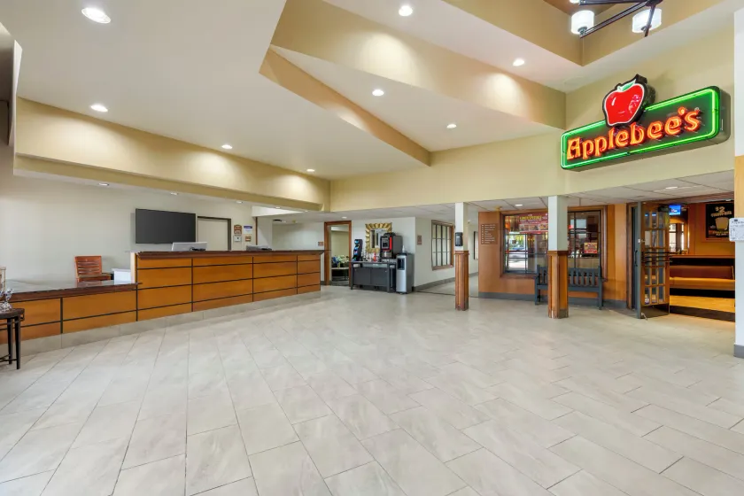 Best Western Plus York Hotel and Conference Center - Image 1