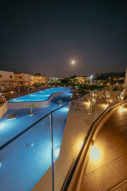 Silver Beach Hotel & Apartments - Image 1