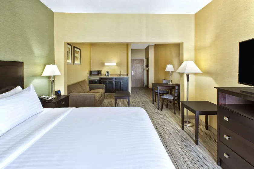 Country Inn & Suites by Radisson Benton Harbor-St Joseph MI - Image 1