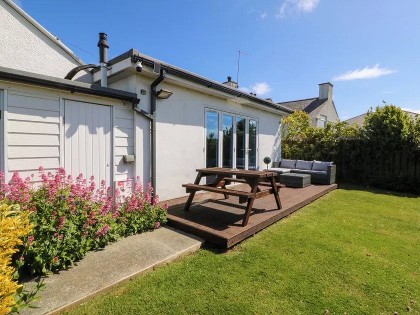 Farm Cottage - Image 1
