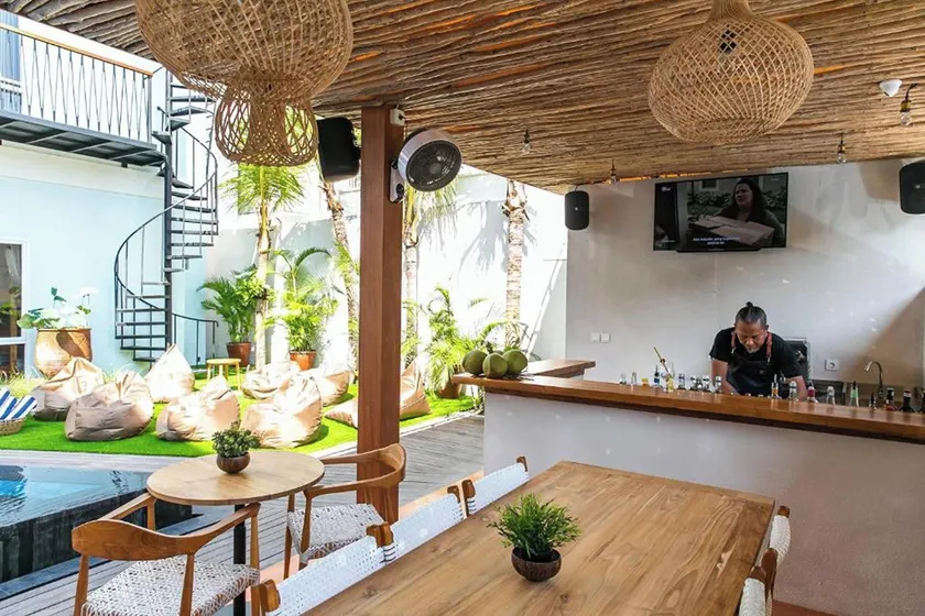 Coco & Pineapple Pants Hostel - Image 1