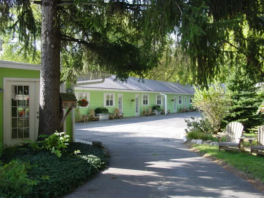 The Pines Motorlodge - Image 1