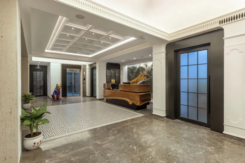 ZIBE Luxe Hyderabad by GRT Hotels - Image 1