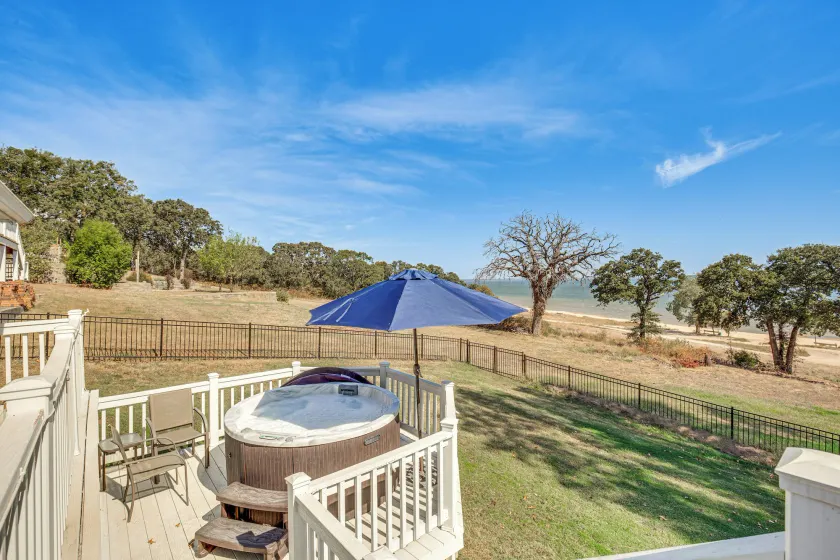 300 Feet to Lake Texoma: Modern Home w/ Deck! - Image 1