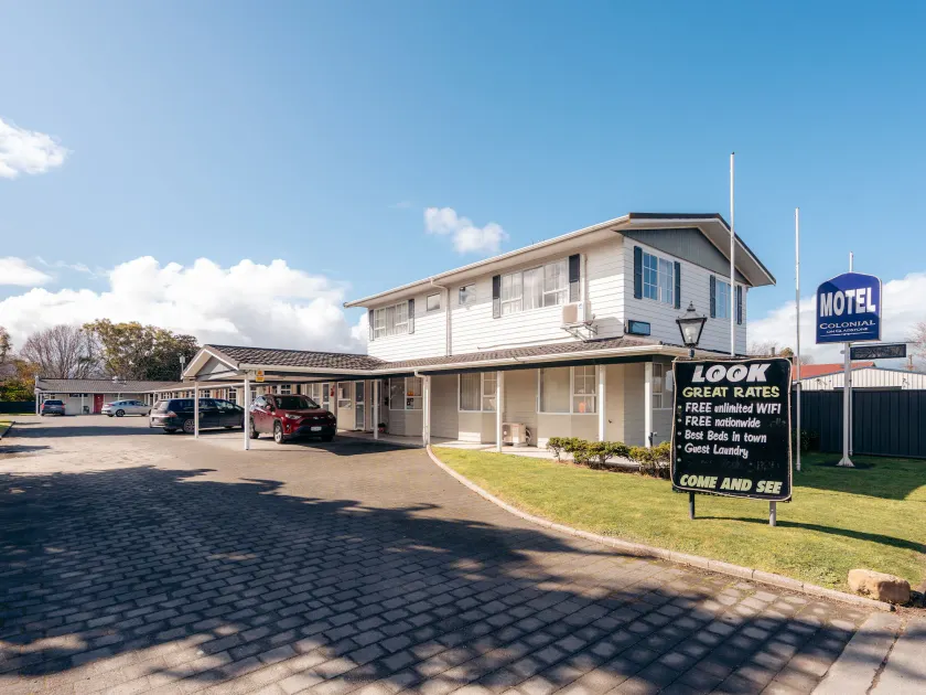 Colonial On Gladstone Motel - Image 1