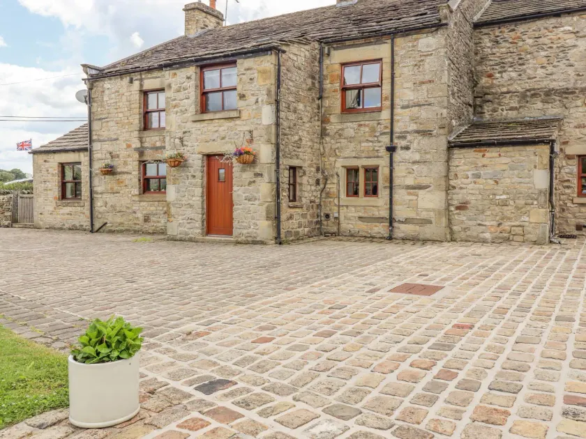 Orcaber Farmhouse - Image 1