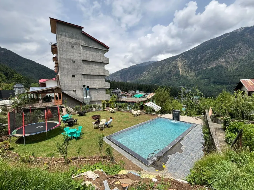 Hotel Smugglers Mountain View - central heated & air Cooled - Image 1