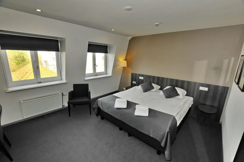 Parkview Hotel - Image 1