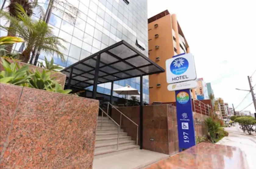 Pajuçara Praia Hotel - Image 1