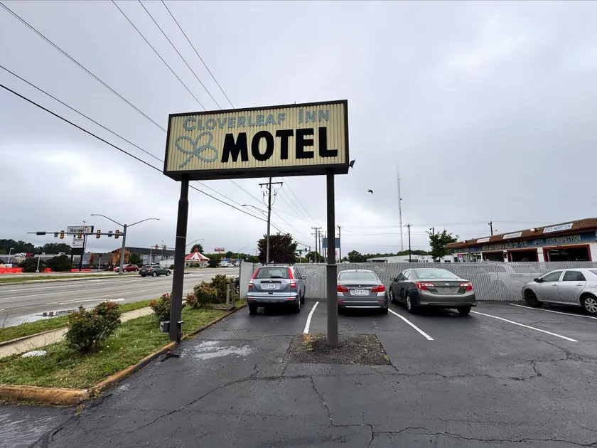 Cloverleaf Motel Richmond Near Turnpike - Image 1
