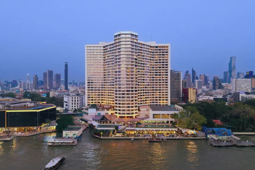 Royal Orchid Sheraton Hotel & Towers - Image 1
