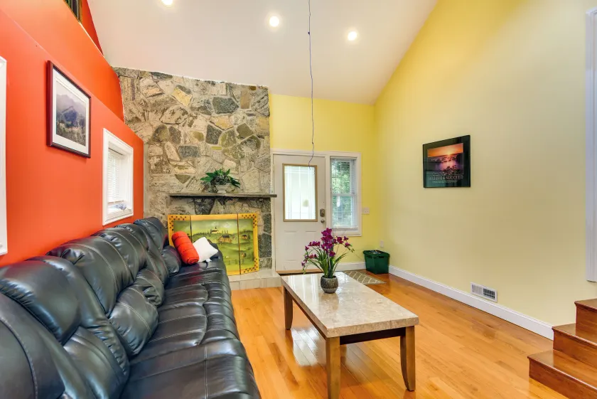 Massachusetts Vacation Rental: 5 Mi to Fall River - Image 1
