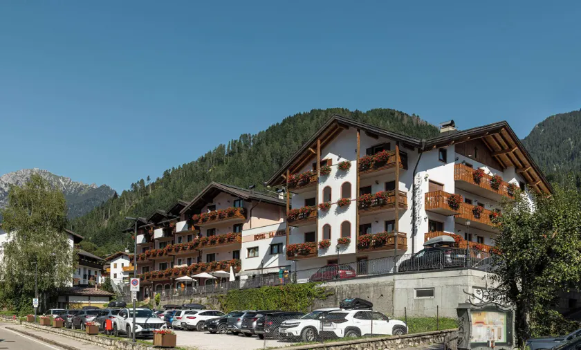 Family Hotel La Perla - Image 1