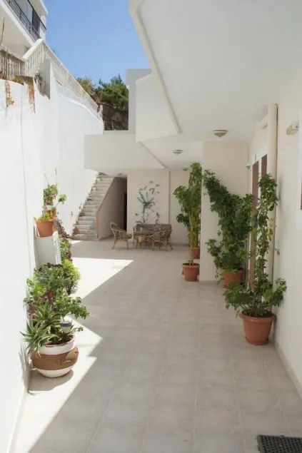 Dorana Apartments & Trekking Hotel - Image 1