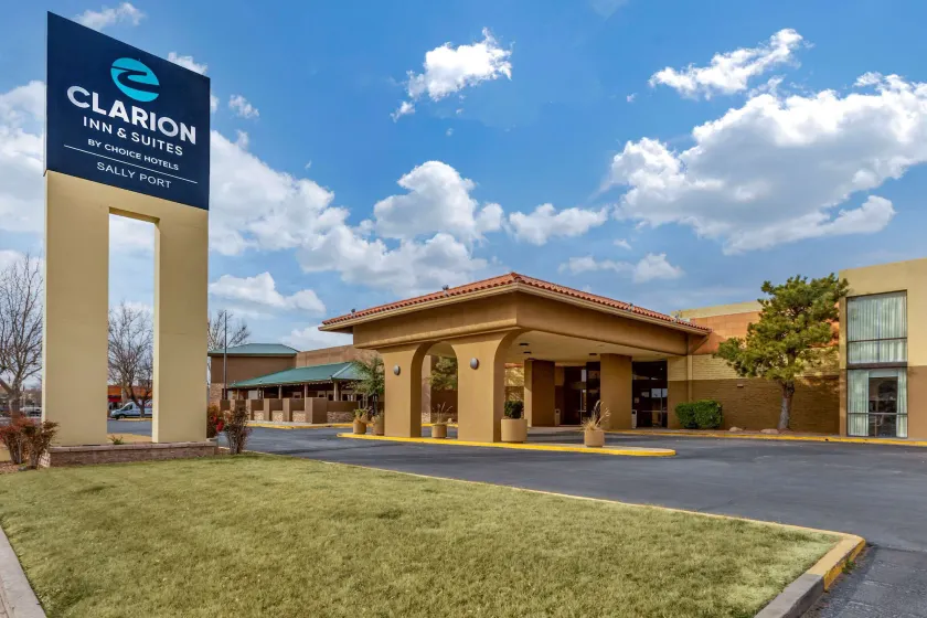 Clarion Inn & Suites Roswell - Image 1