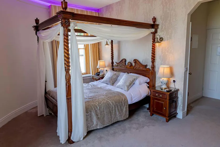 Courtmacsherry Hotel - Image 1