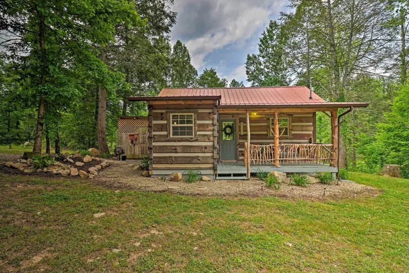 Covered Deck & Fire Pit: Smoky Mountain Cabin - Image 1
