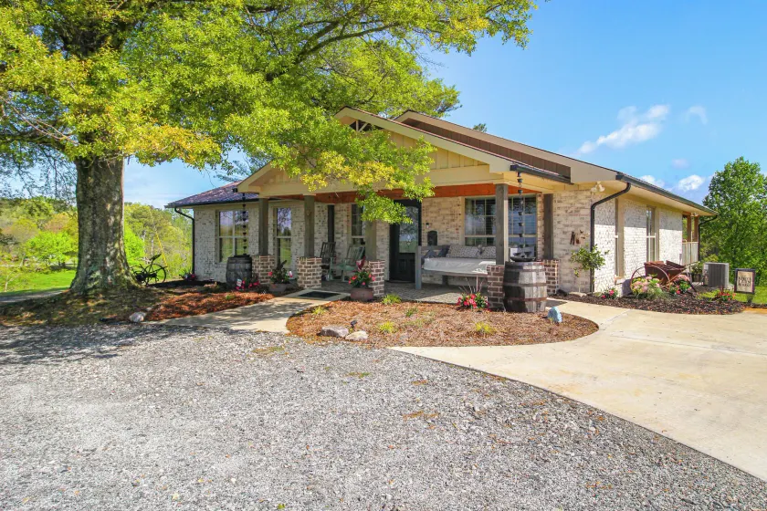 Deck & Yard: 'margy's Farmhouse' in Jasper - Image 1