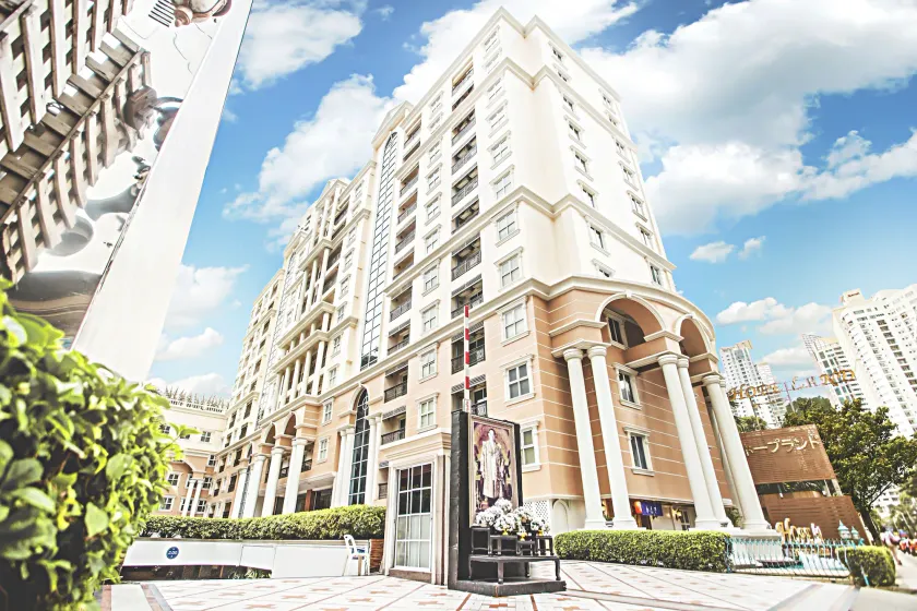 Hope Land Hotel Sukhumvit 24 - Image 1