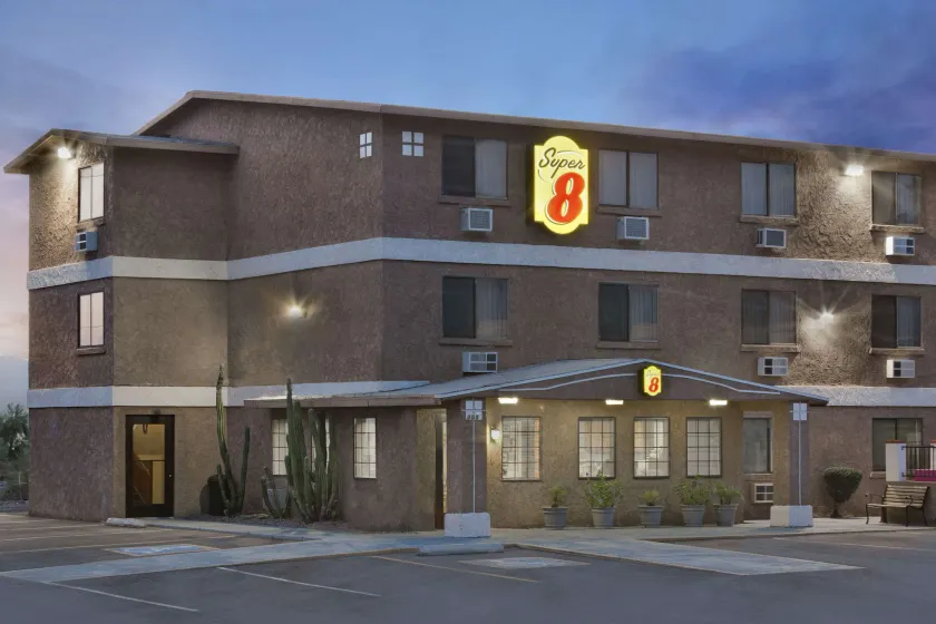 Super 8 by Wyndham Lake Havasu City - Image 1