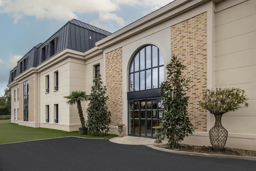 Best Western Plus Hotel Saint-Roch Orleans - Image 1