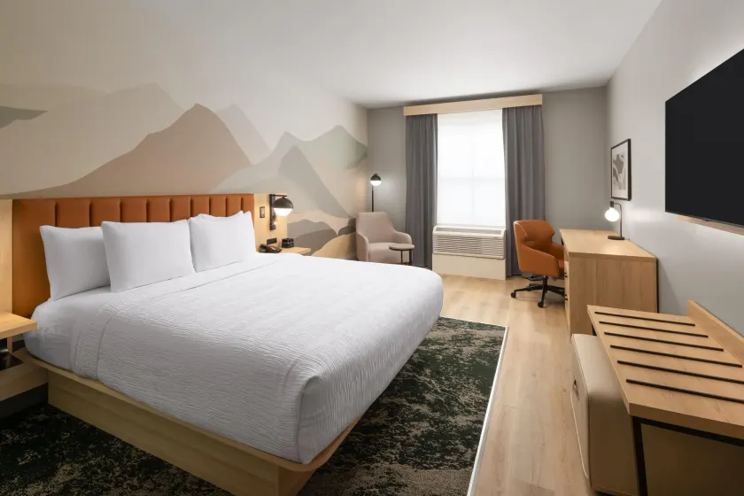 La Quinta Inn and Suites by Wyndham Leavenworth - Image 1